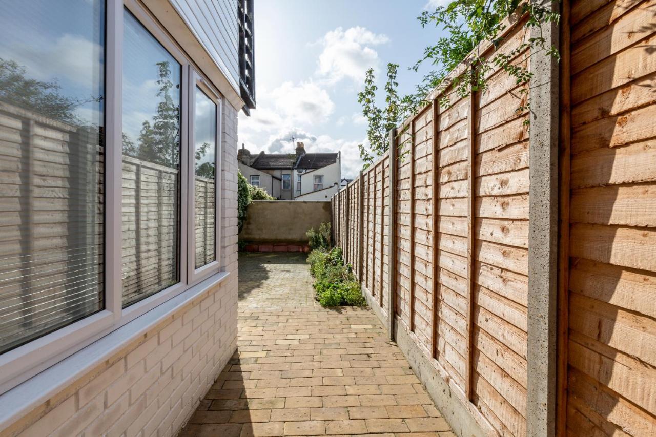 2 Bedrooms Serviced Apartment Excel Exhibition Centre, O2 Arena, Stratford Olympic City, Forest Gate, Central 런던 외부 사진
